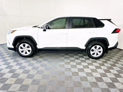 Ice 2025 Toyota RAV4 LE