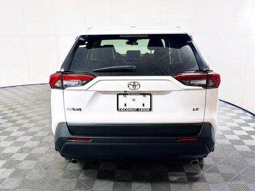 Ice 2025 Toyota RAV4 LE