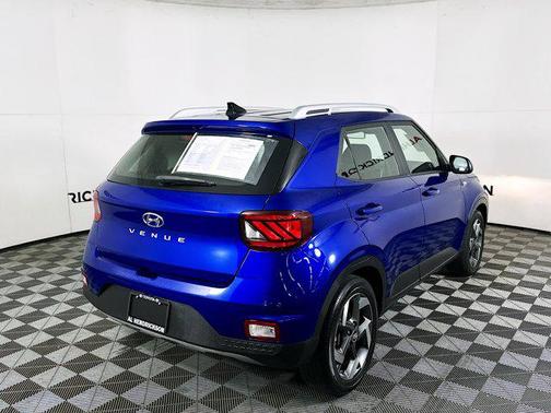 2022 Hyundai VENUE SEL
