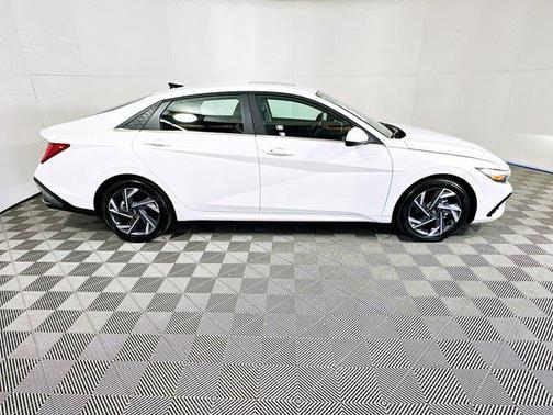 2025 Hyundai ELANTRA SEL