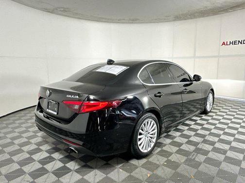 2021 Alfa Romeo Giulia Base