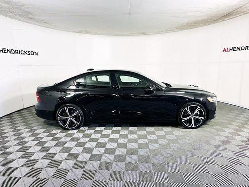 2024 Volvo S60 B5 Plus Dark Theme