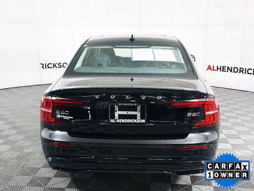 2024 Volvo S60 B5 Plus Dark Theme