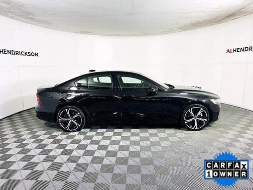 2024 Volvo S60 B5 Plus Dark Theme