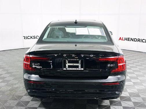 2024 Volvo S60 B5 Plus Dark Theme