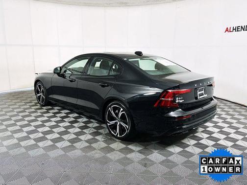 2024 Volvo S60 B5 Plus Dark Theme