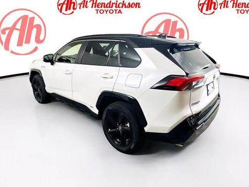 2020 Toyota RAV4 Hybrid SE