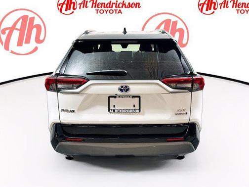 2020 Toyota RAV4 Hybrid SE