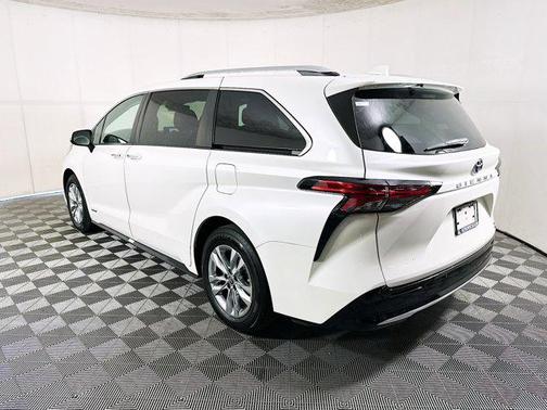 2021 Toyota Sienna Platinum