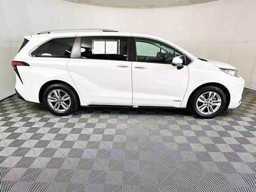 2021 Toyota Sienna Platinum