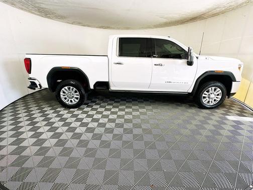 White Frost Tricoat 2022 GMC Sierra 2500 Denali
