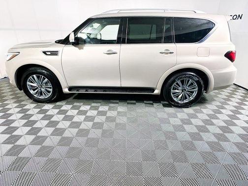 2023 INFINITI QX80 Luxe
