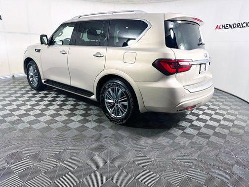 2023 INFINITI QX80 Luxe