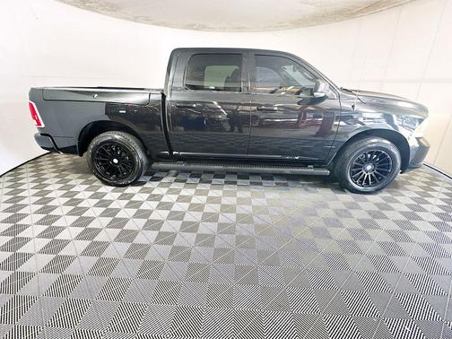 Brilliant Black Crystal Pearlcoat 2016 RAM 1500 Longhorn
