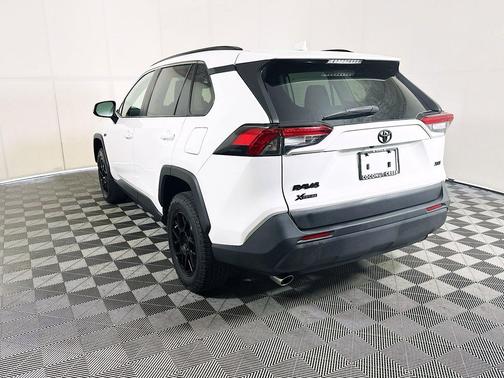 Ice 2023 Toyota RAV4 XLE