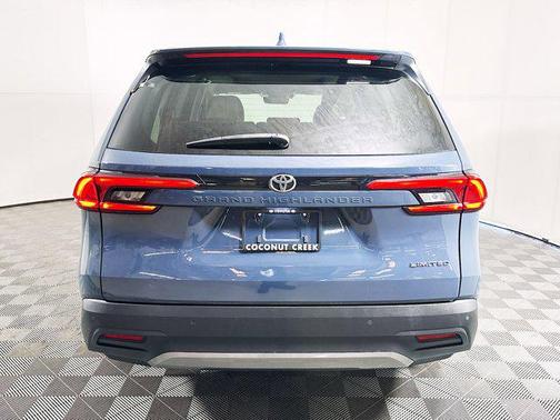 Cloud 2024 Toyota Grand Highlander Limited