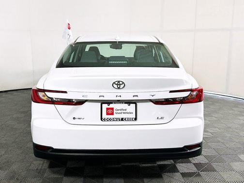 Ice 2025 Toyota Camry LE