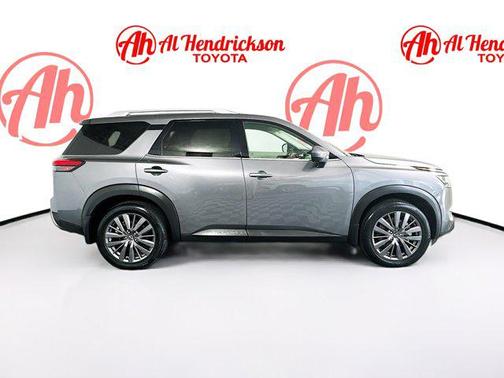 2022 Nissan Pathfinder SL 4WD