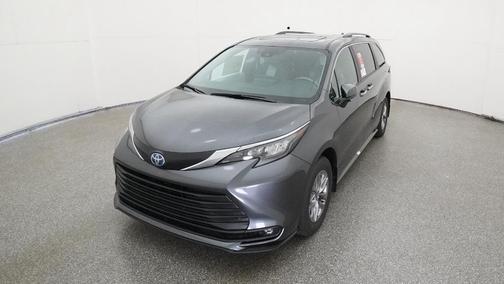 2025 Toyota Sienna XLE