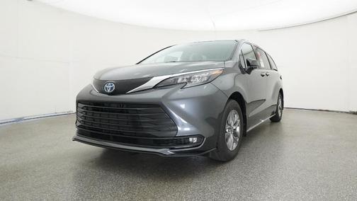 2025 Toyota Sienna XLE