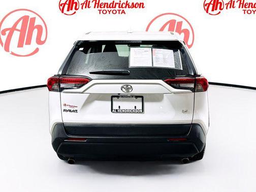 2022 Toyota RAV4 LE