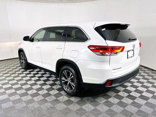 Blizzard Pearl 2019 Toyota Highlander LE