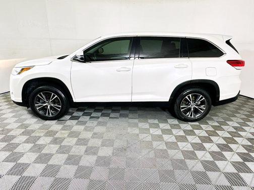 Blizzard Pearl 2019 Toyota Highlander LE