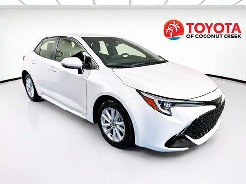 Pearl 2025 Toyota Corolla SE