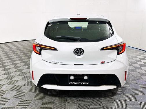 Pearl 2025 Toyota Corolla SE