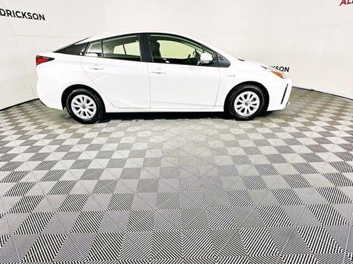 2022 Toyota Prius L