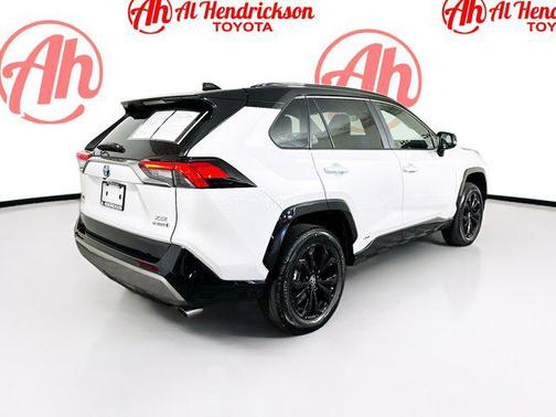 2023 Toyota RAV4 Hybrid SE