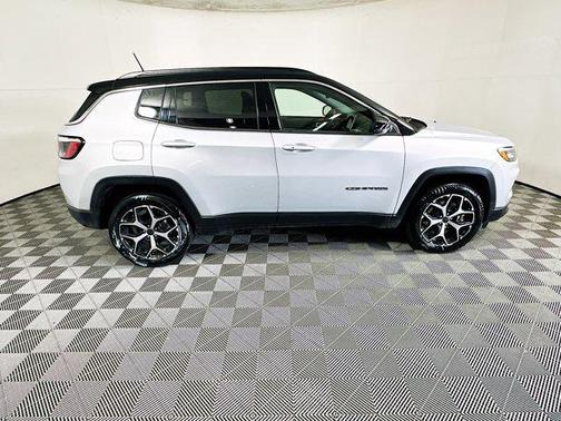 Silver Zynith Metallic Clearcoat 2025 Jeep Compass Limited