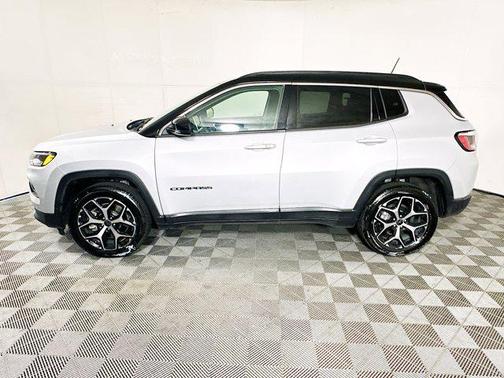 Silver Zynith Metallic Clearcoat 2025 Jeep Compass Limited