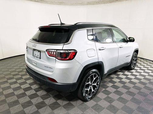 Silver Zynith Metallic Clearcoat 2025 Jeep Compass Limited