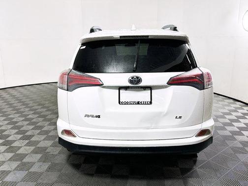 Super White 2018 Toyota RAV4 LE