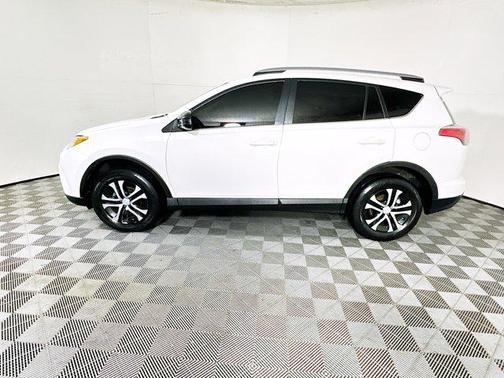 Super White 2018 Toyota RAV4 LE