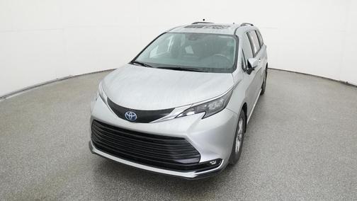 2025 Toyota Sienna XLE