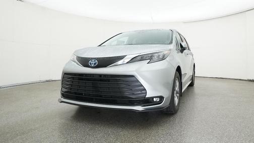 2025 Toyota Sienna XLE