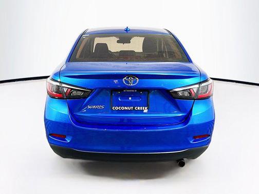 2020 Toyota Yaris Sedan LE