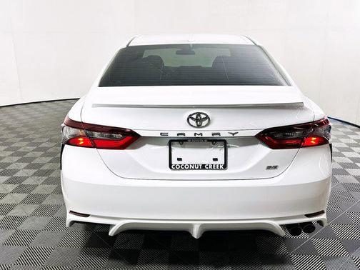 Ice 2023 Toyota Camry SE