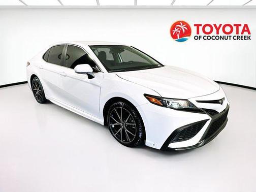 Ice 2023 Toyota Camry SE