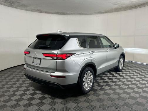 Silver 2024 Mitsubishi Outlander ES S-AWC