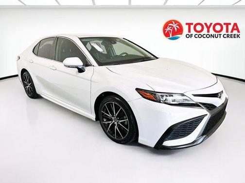 Ice 2022 Toyota Camry SE