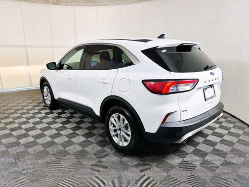 Oxford White 2022 Ford Escape SE