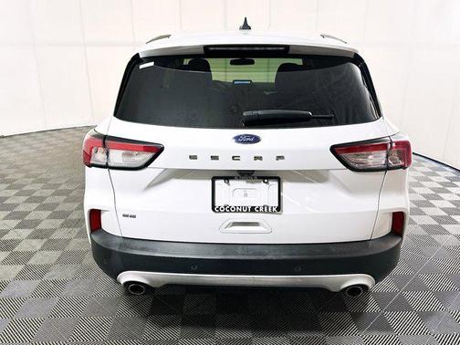 Oxford White 2022 Ford Escape SE