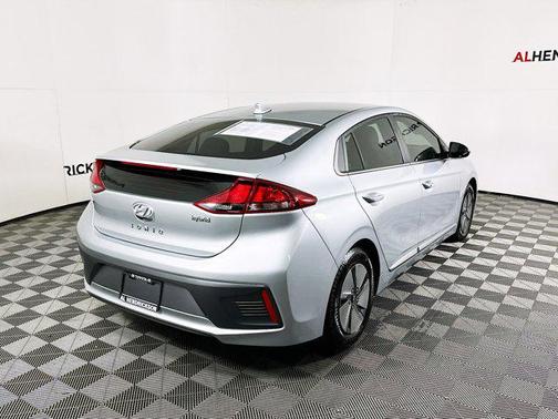2022 Hyundai IONIQ Hybrid SE