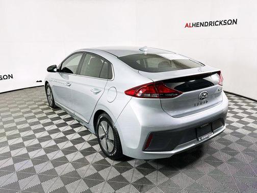 2022 Hyundai IONIQ Hybrid SE