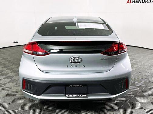 2022 Hyundai IONIQ Hybrid SE