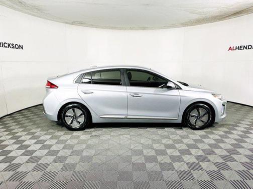 2022 Hyundai IONIQ Hybrid SE