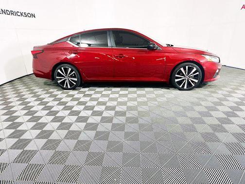 2022 Nissan Altima SR FWD